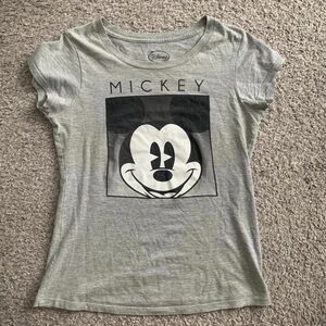 Disney Mickey Mouse Women’s Medium Gray Short Sleeve Graphic T-shirt